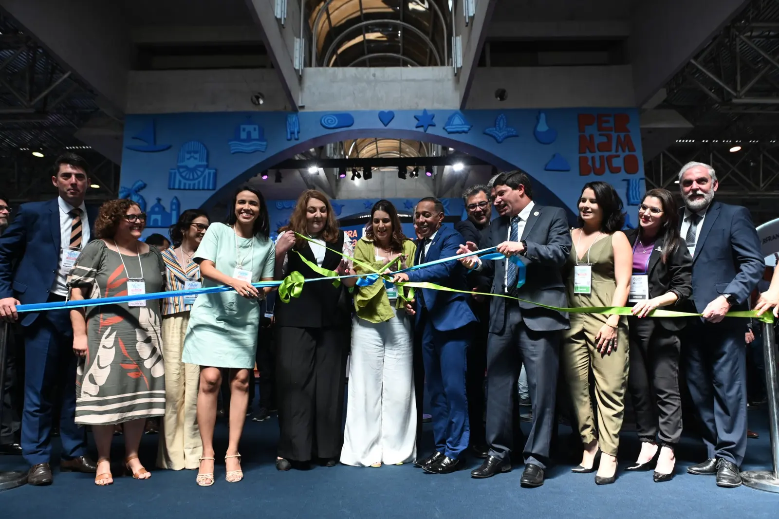Corte da fita de inauguração do estande de Pernambuco na ABAV Expo 2022